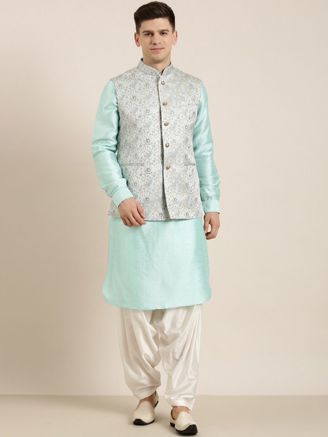 TheEthnic.Co Mandarin Collar Regular Kurta & Salwar With Woven Design Nehru Jacket, Blue
TheEthnic.Co Mandarin Collar Regular Kurta & Salwar With Woven Design Nehru Jacket, Blue