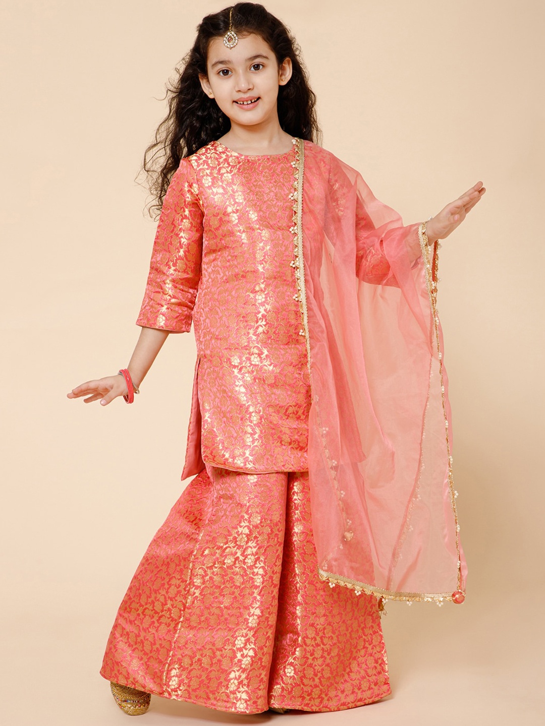 PICCOLO Girls Ethnic Motifs Woven Design Gotta Patti Kurta With Palazzos & Dupatta, Pink
PICCOLO Girls Ethnic Motifs Woven Design Gotta Patti Kurta With Palazzos & Dupatta, Pink