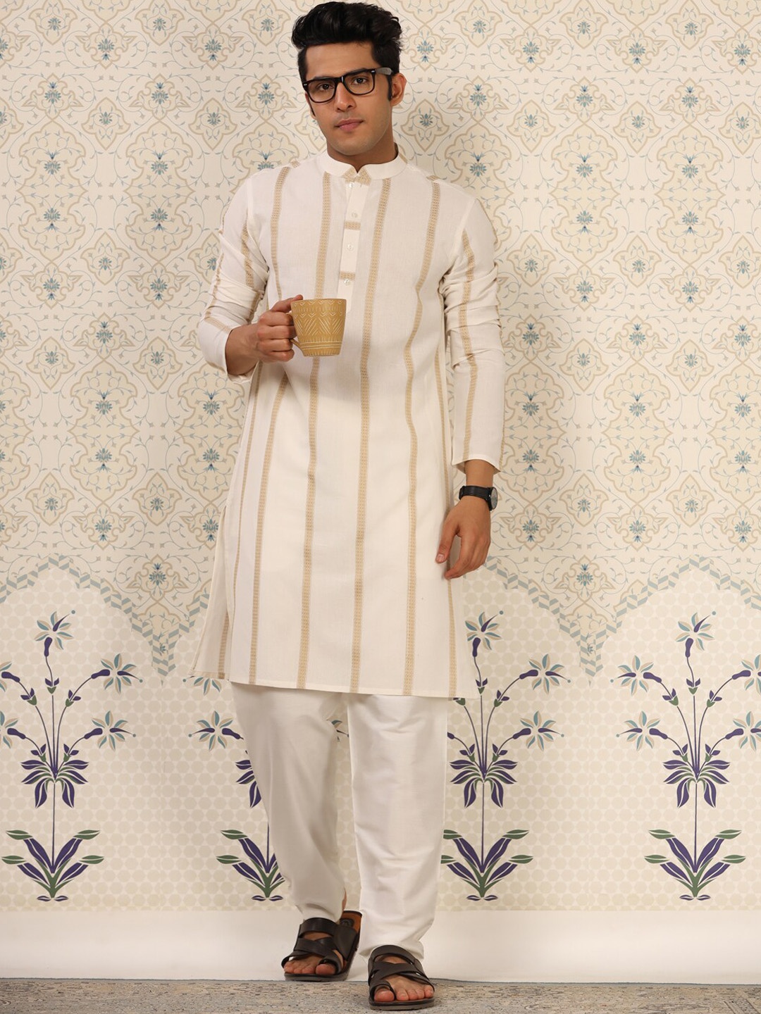 Ode by House of Pataudi Ethnic Motif Woven Design Pure Cotton Kurta with Trousers, Off white
Ode by House of Pataudi Ethnic Motif Woven Design Pure Cotton Kurta with Trousers, Off white