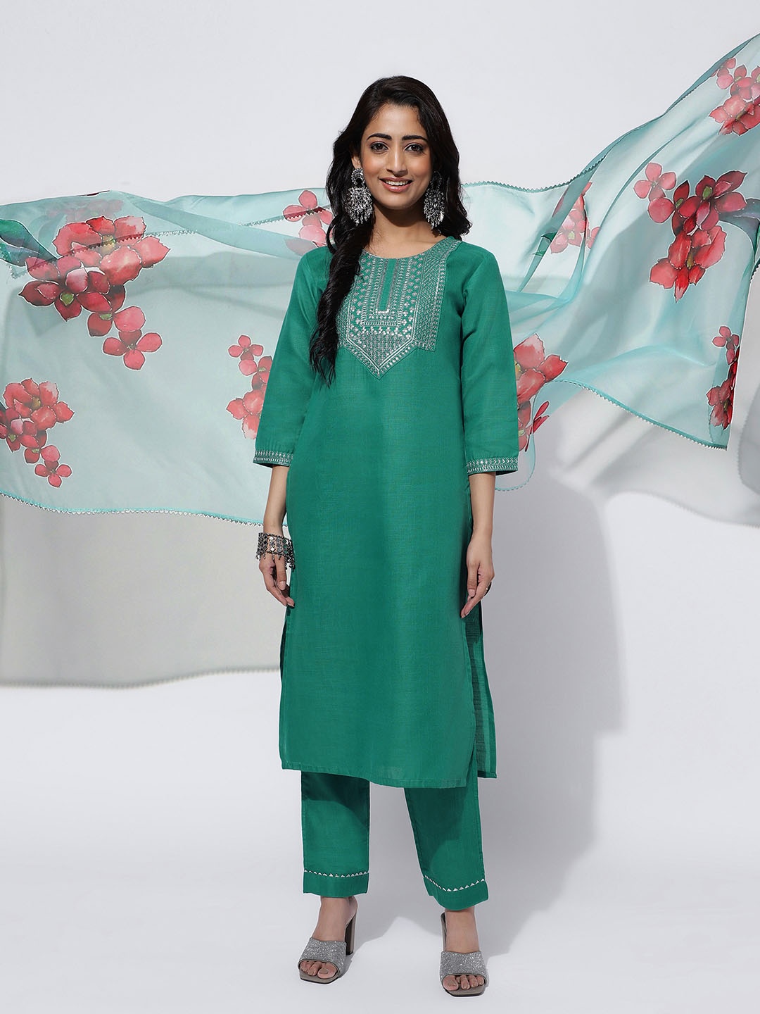 KALINI Ethnic Motifs Yoke Design Regular Sequinned Kurta With Palazzos & Dupatta, Green
KALINI Ethnic Motifs Yoke Design Regular Sequinned Kurta With Palazzos & Dupatta, Green