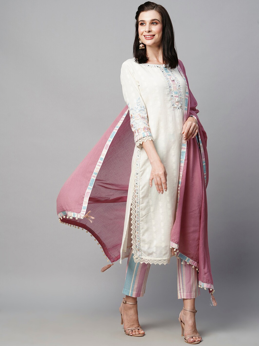 HEEPOSH Ethnic Motifs Embroidered Pure Cotton Kurta With Trousers & Dupatta, Off white
HEEPOSH Ethnic Motifs Embroidered Pure Cotton Kurta With Trousers & Dupatta, Off white