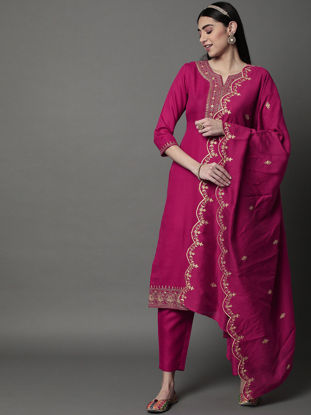 HEEPOSH Floral Embroidered Regular Thread Work Kurta & Trousers With Dupatta, Magenta
HEEPOSH Floral Embroidered Regular Thread Work Kurta & Trousers With Dupatta, Magenta