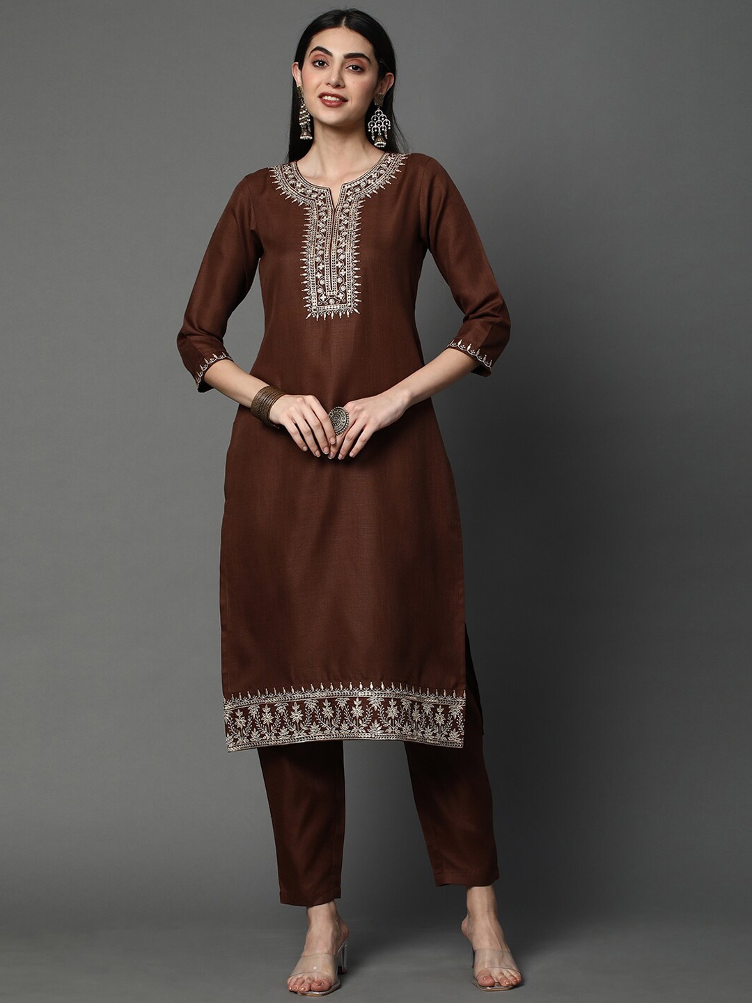 HEEPOSH Floral Embroidered Regular Thread Work Kurta with Trousers & With Dupatta, Brown
HEEPOSH Floral Embroidered Regular Thread Work Kurta with Trousers & With Dupatta, Brown