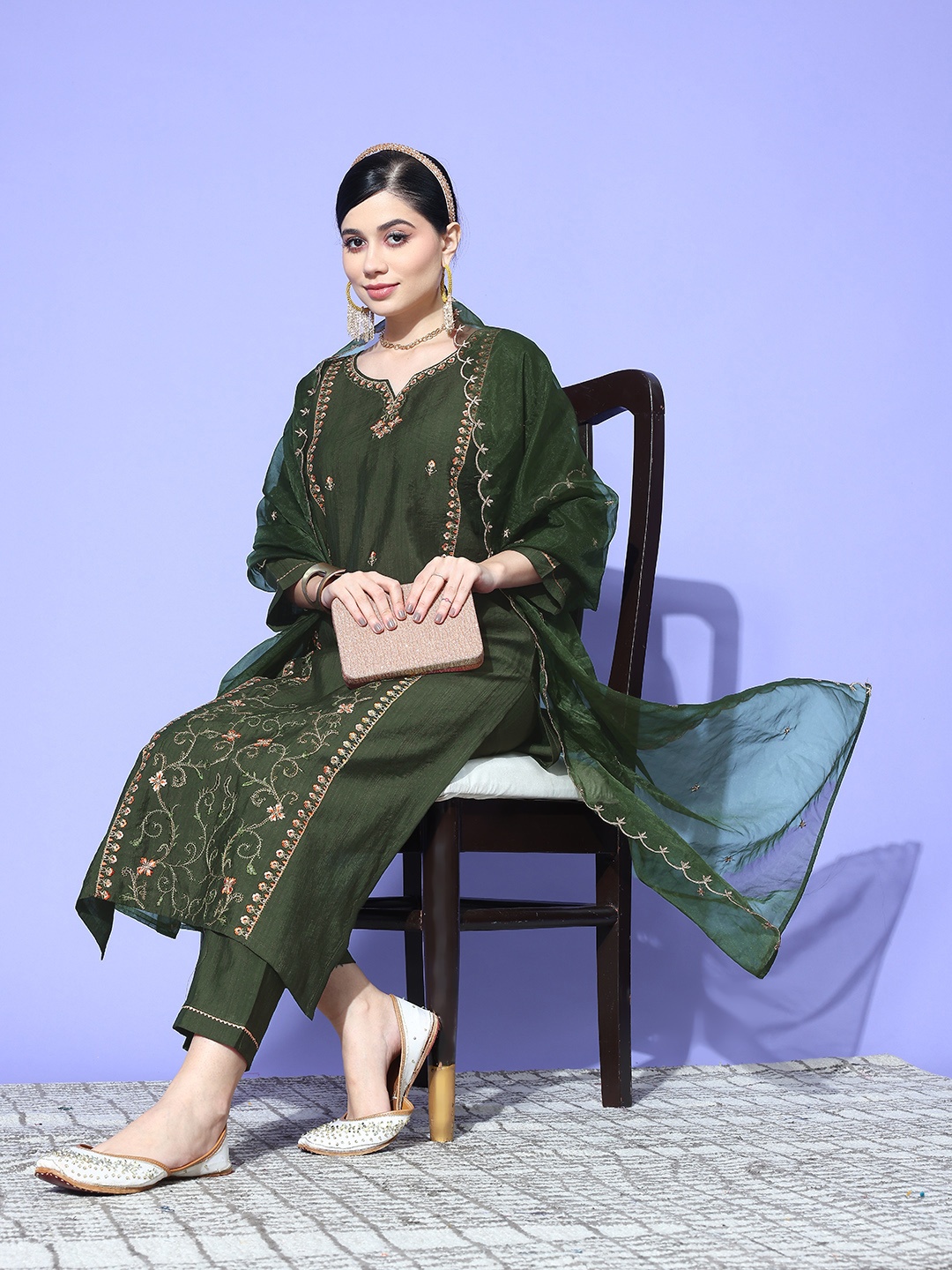 SheWill Women Sequence Zari work Straight Kurta & Trouser with Organza Dupatta, Green
SheWill Women Sequence Zari work Straight Kurta & Trouser with Organza Dupatta, Green