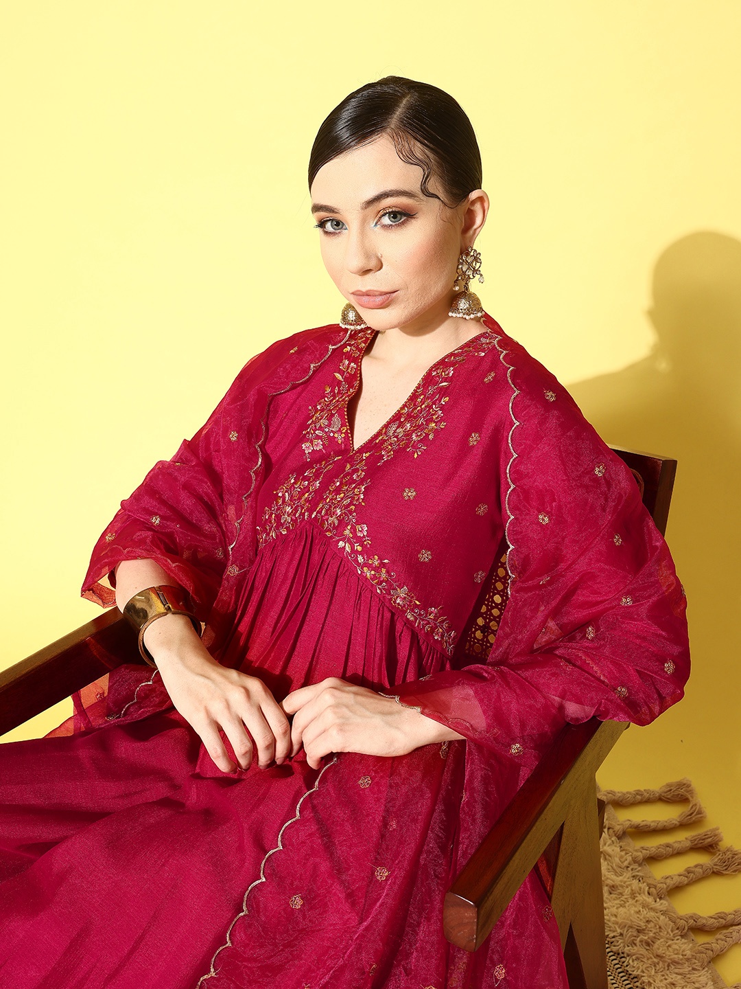 SheWill Women Floral Embroidered Regular Sequinned Kurta with Palazzos & With Dupatta, Pink
SheWill Women Floral Embroidered Regular Sequinned Kurta with Palazzos & With Dupatta, Pink