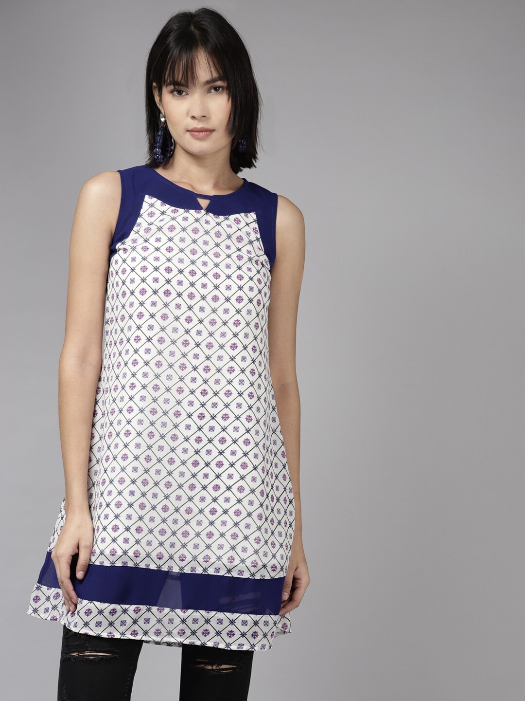 BAESD Geometric Printed Keyhole Neck Top, White