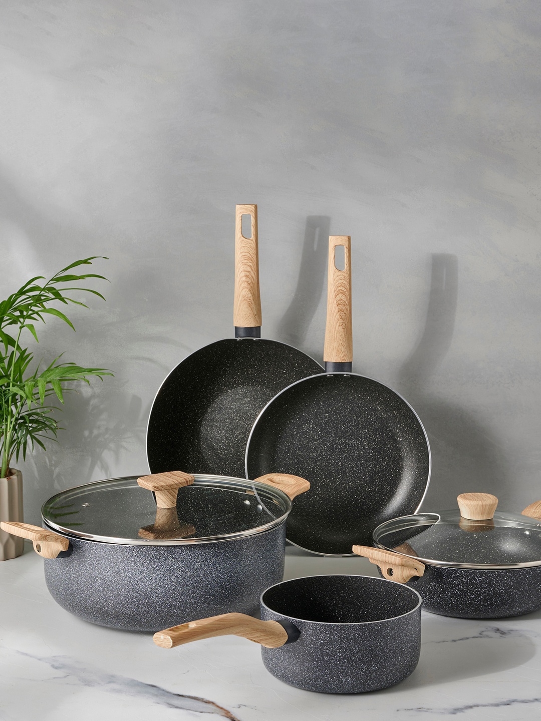 Home Centre Chef Special Osage Black Aluminium Non-Stick Kadai with Glass Lid - 2.5 Litre
Home Centre Chef Special Osage Black Aluminium Non-Stick Kadai with Glass Lid - 2.5 Litre