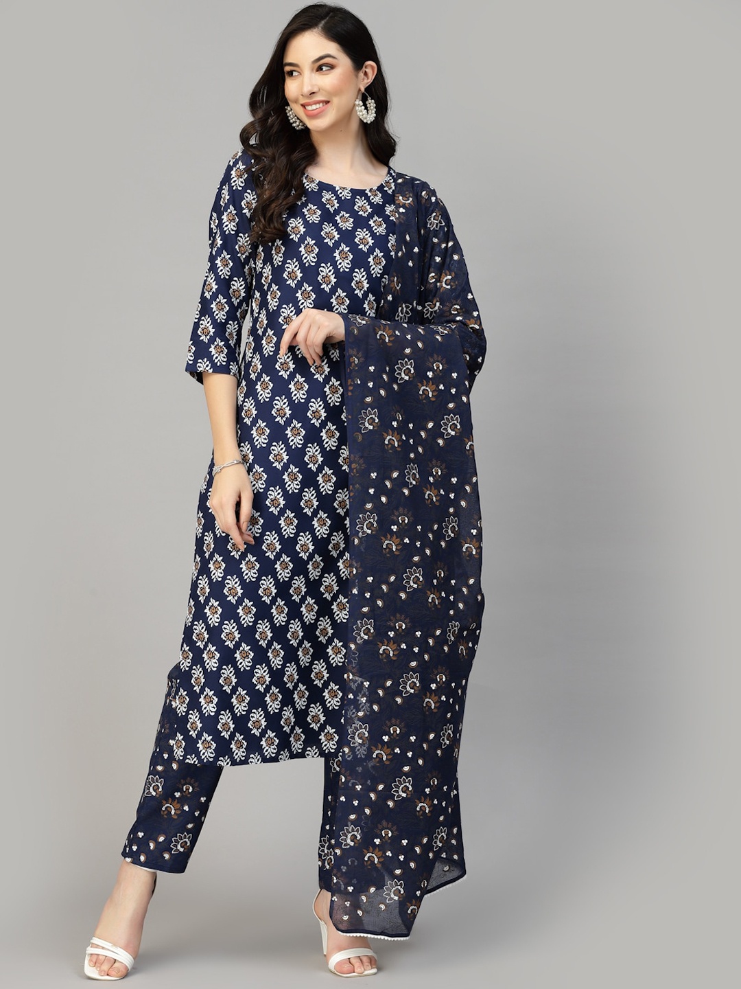 Stylum Navy Blue & White Floral Printed Regular Kurta With Trousers & Dupatta
Stylum Navy Blue & White Floral Printed Regular Kurta With Trousers & Dupatta