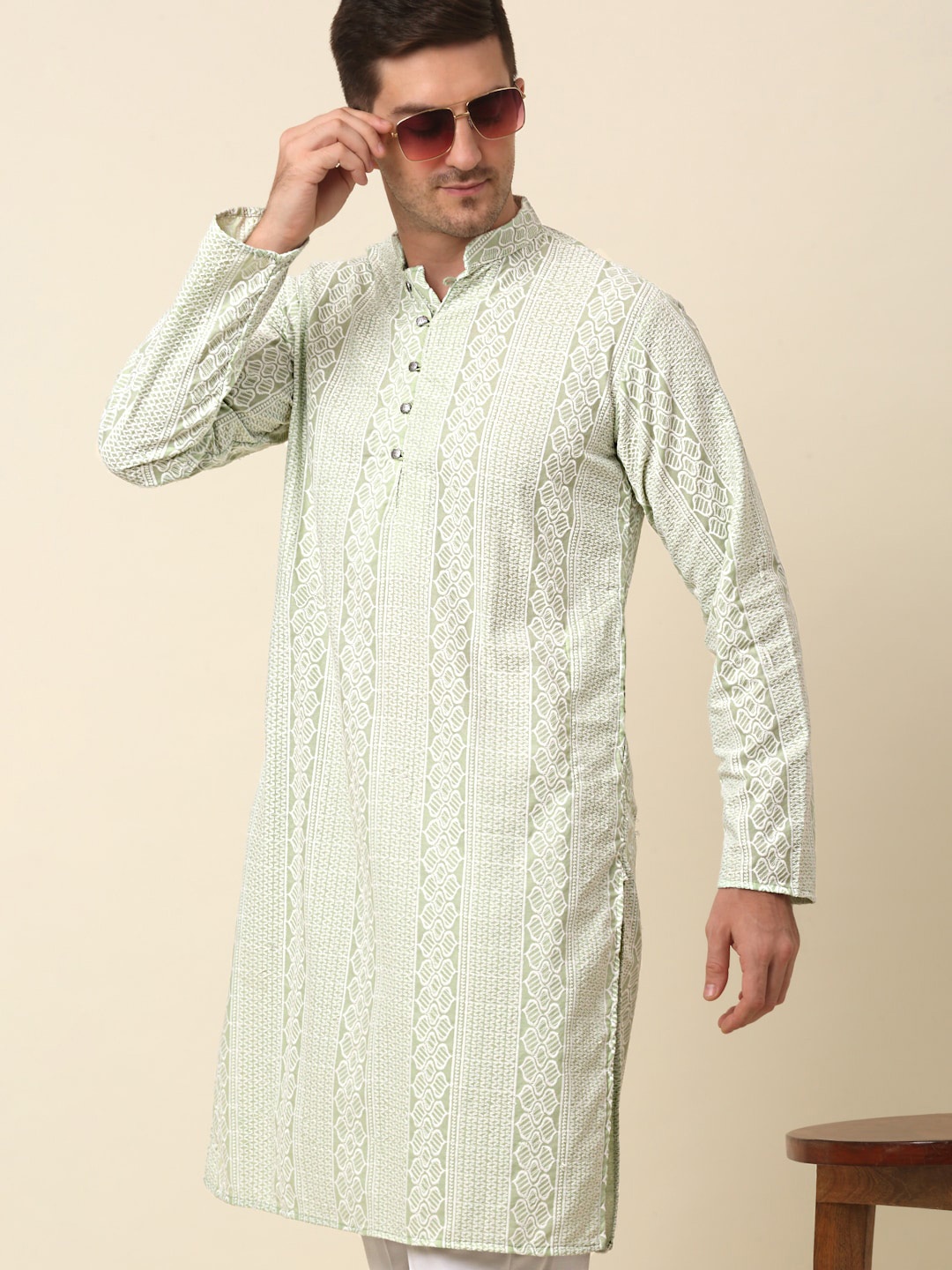 Anouk Geometric Embroidered Mandarin Collar Thread Work Pure Cotton Straight Kurta, Green
Anouk Geometric Embroidered Mandarin Collar Thread Work Pure Cotton Straight Kurta, Green