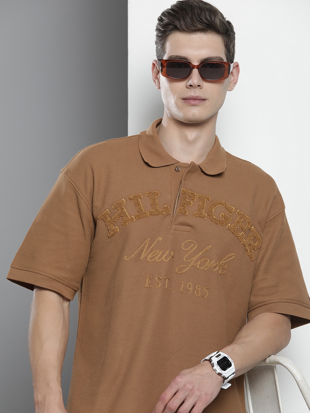 Tommy Hilfiger Pure Cotton Brand Logo Embroidered Drop-Shoulder Sleeves Casual T-shirt, Brown
Tommy Hilfiger Pure Cotton Brand Logo Embroidered Drop-Shoulder Sleeves Casual T-shirt, Brown