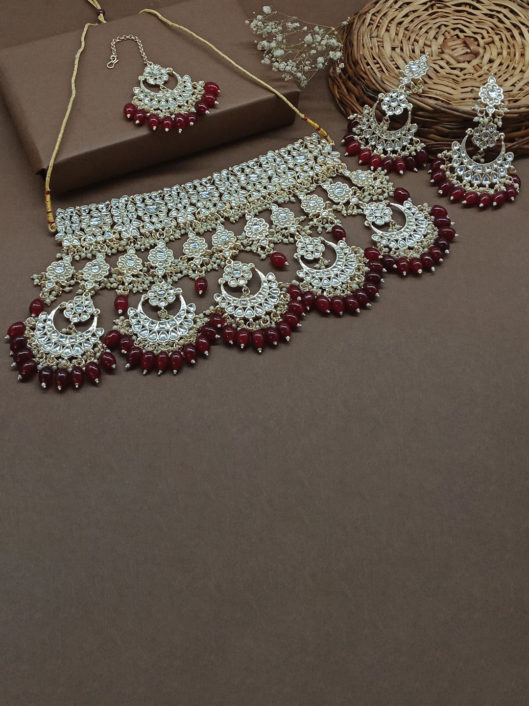 AASHISH IMITATION Gold-Plated Kundan-Studded & Beaded Jewellery Set 
AASHISH IMITATION Gold-Plated Kundan-Studded & Beaded Jewellery Set