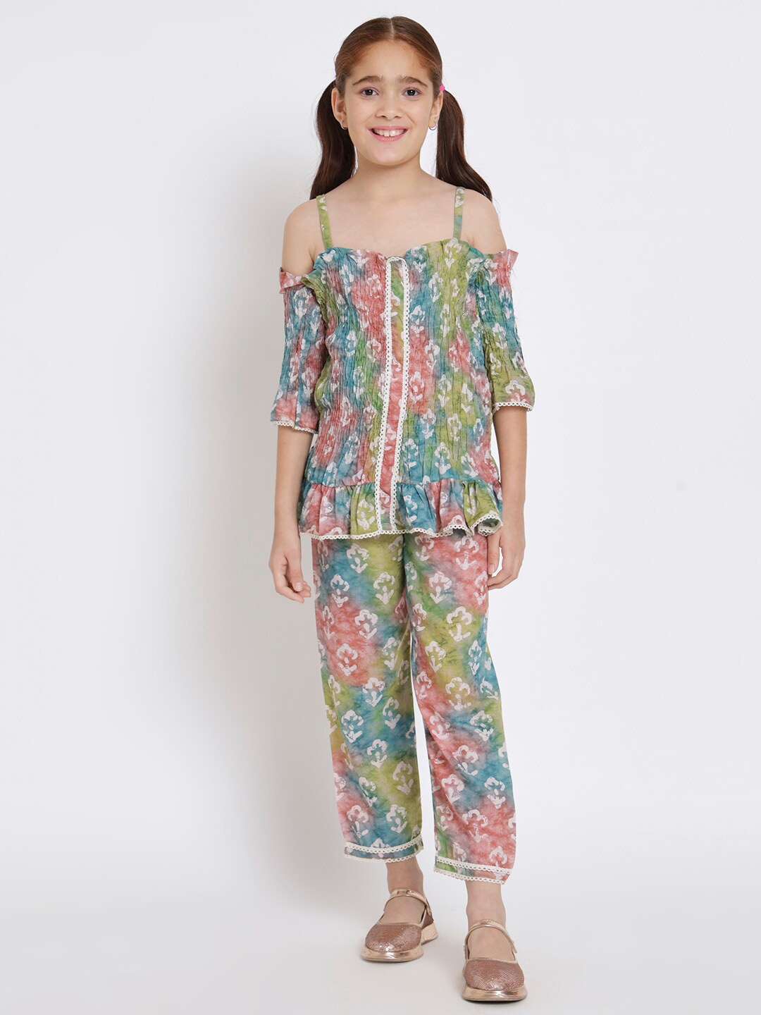Readiprint Fashions Girls Floral Printed Pure Cotton Top With Flared Palazzos, Green
Readiprint Fashions Girls Floral Printed Pure Cotton Top With Flared Palazzos, Green