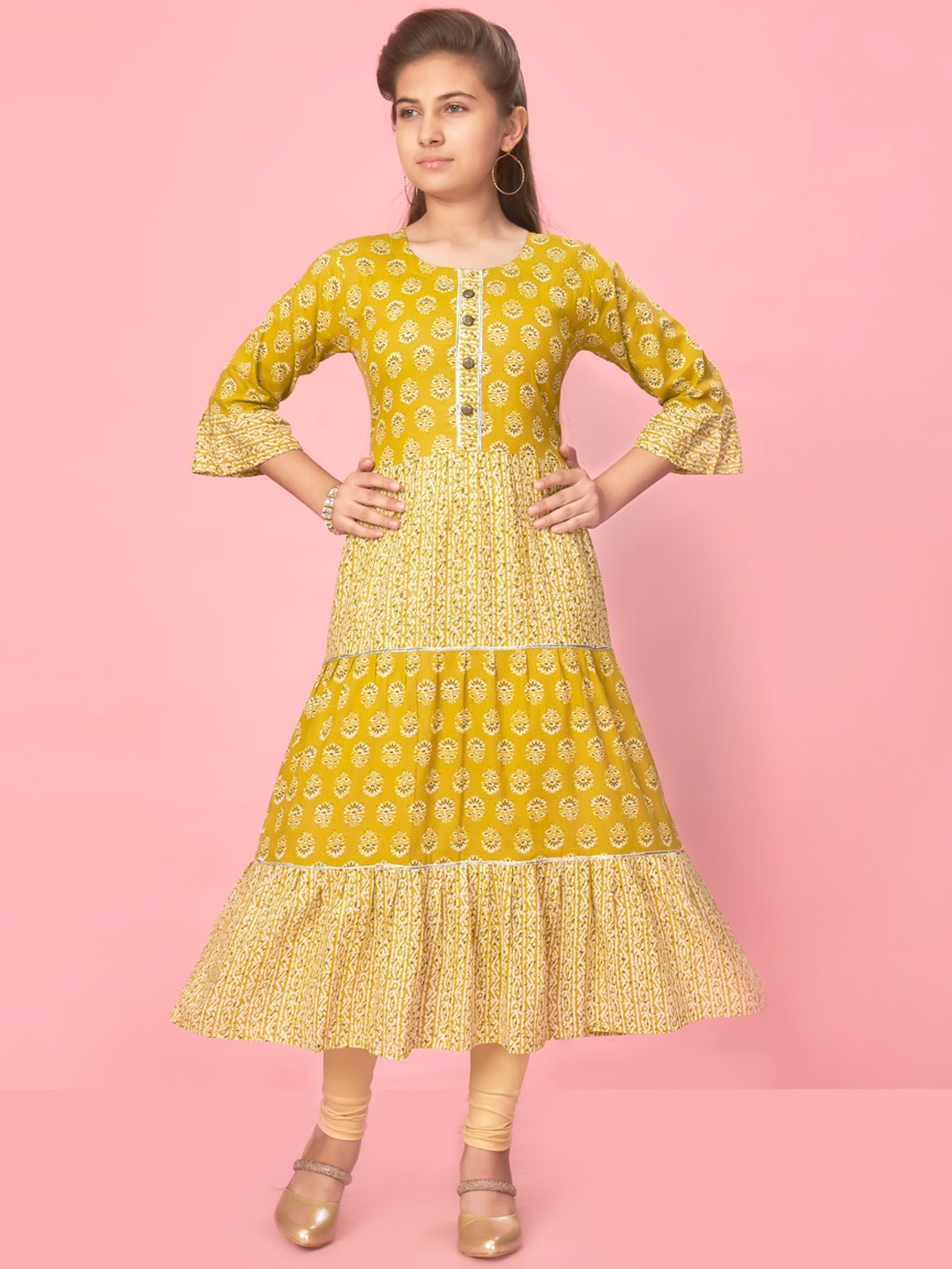 BAESD Girls Ethnic Printed Round Neck Flared Sleeve Tiered Gotta patti Anarkali Kurta, Yellow
BAESD Girls Ethnic Printed Round Neck Flared Sleeve Tiered Gotta patti Anarkali Kurta, Yellow