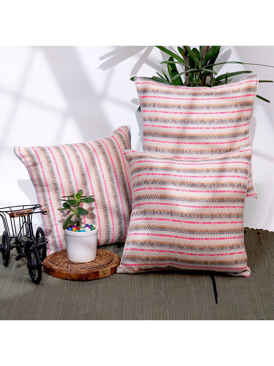 ANWYN Beige & Pink 3 Pieces Geometric Embroidered Pure Cotton Square Cushion Covers
ANWYN Beige & Pink 3 Pieces Geometric Embroidered Pure Cotton Square Cushion Covers
