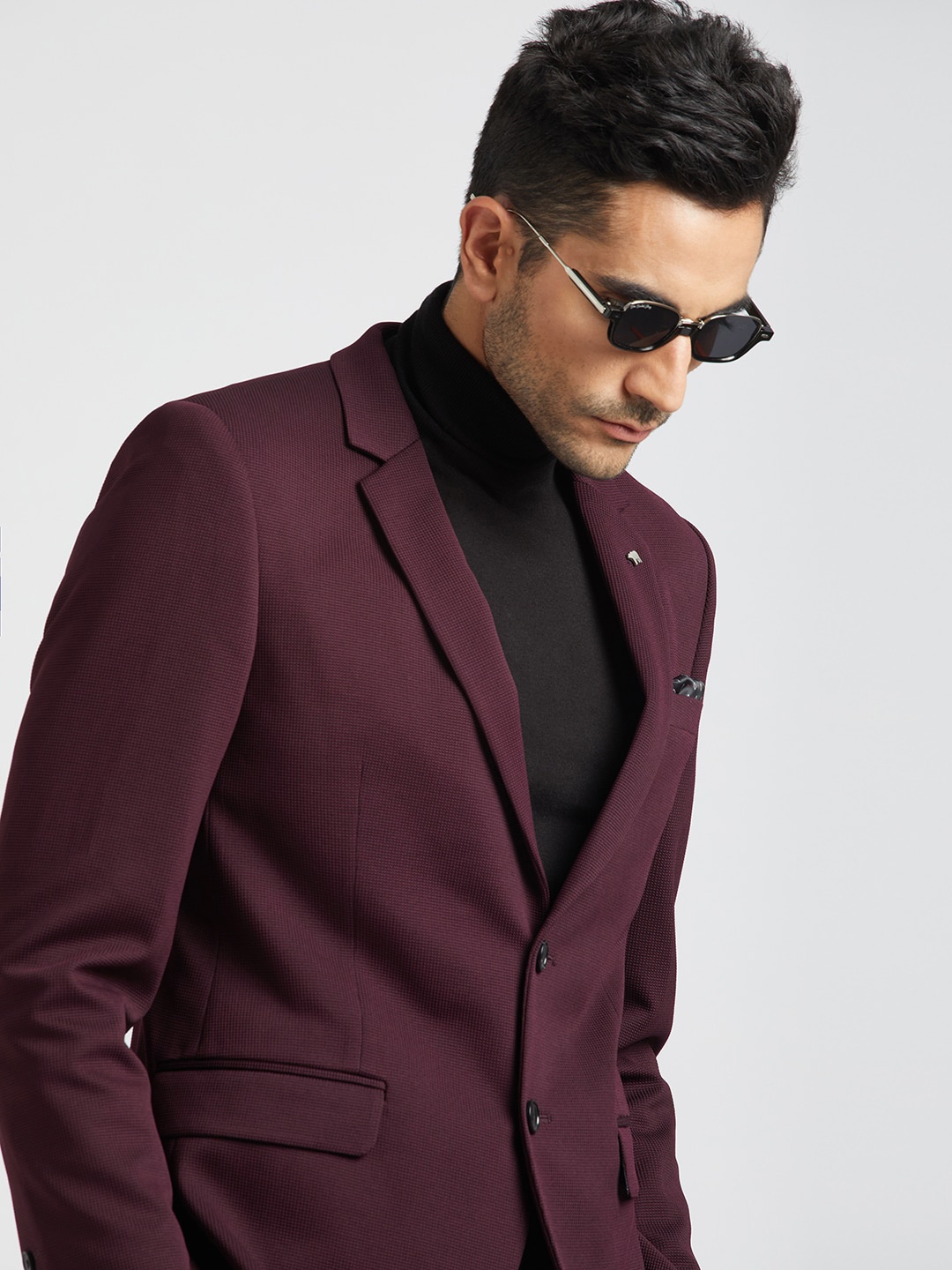 THE BEAR HOUSE Tailored-Fit Notched Lapel Collar Single Breasted Formal Blazer, Maroon
THE BEAR HOUSE Tailored-Fit Notched Lapel Collar Single Breasted Formal Blazer, Maroon