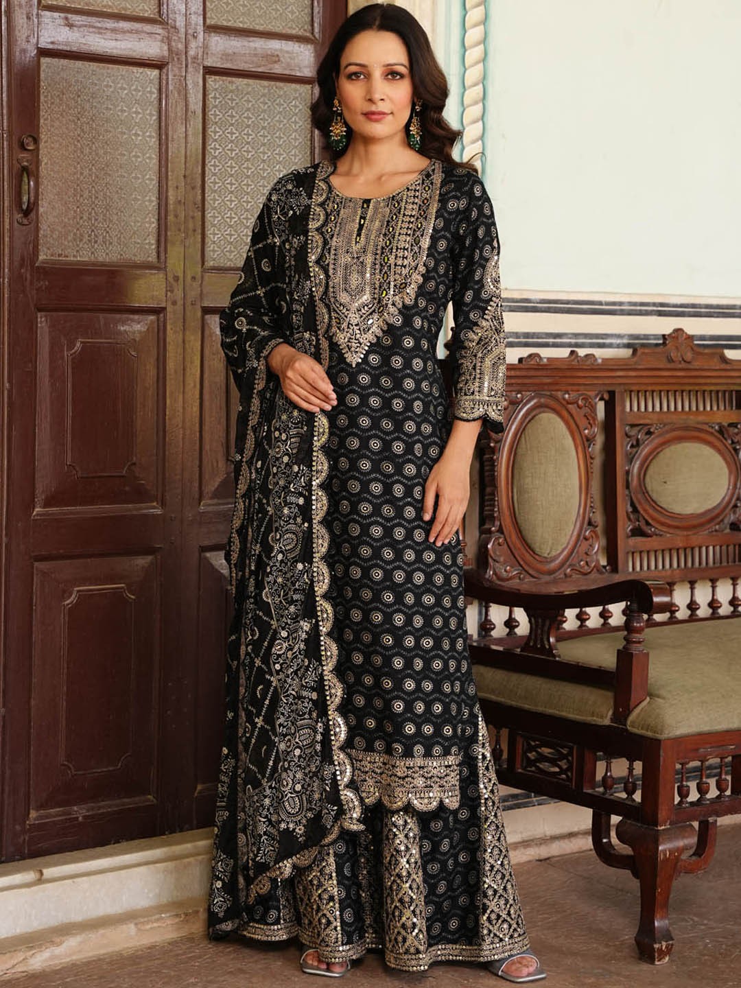 Meena Bazaar Ethnic Motifs Sequinned Detail Kurta with Sharara & With Dupatta, Black
Meena Bazaar Ethnic Motifs Sequinned Detail Kurta with Sharara & With Dupatta, Black