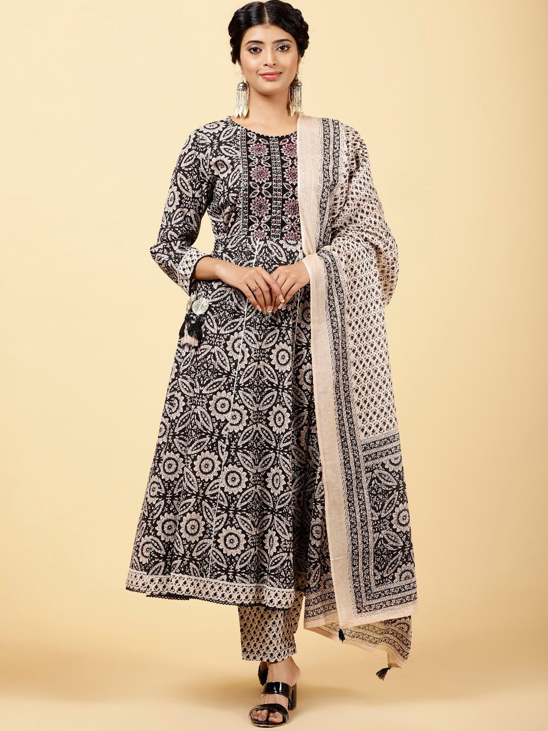 Meena Bazaar Ethnic Motifs Printed Panelled Thread Work Kurta With Trousers & Dupatta, Black
Meena Bazaar Ethnic Motifs Printed Panelled Thread Work Kurta With Trousers & Dupatta, Black