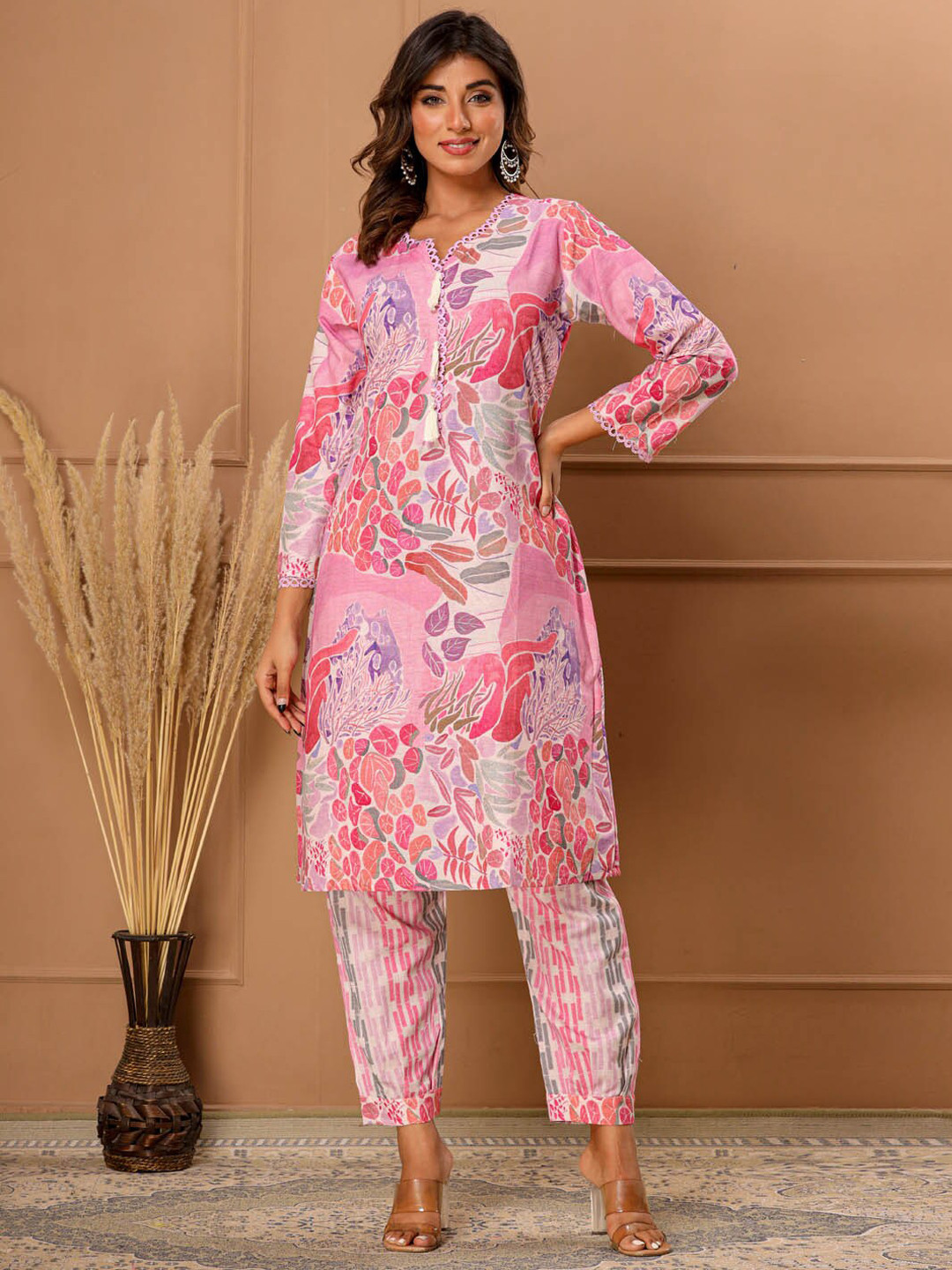 Meena Bazaar Abstract Printed Notched neck Tassels detail A-Line Kurta with Trousers, Pink
Meena Bazaar Abstract Printed Notched neck Tassels detail A-Line Kurta with Trousers, Pink