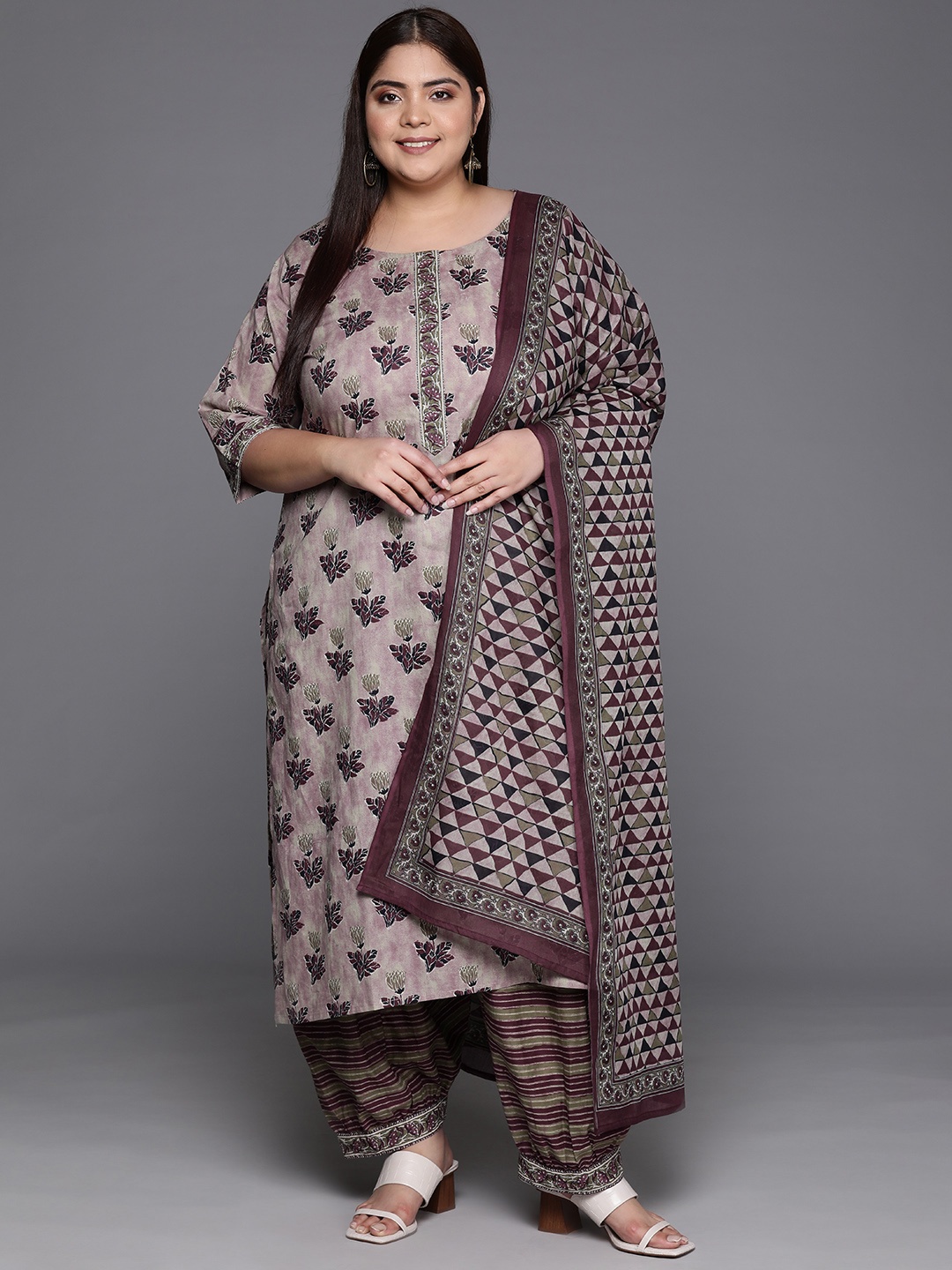 EXTRA LOVE BY LIBAS Women Plus Size Floral Printed Kurta with Salwar & With Dupatta, Pink
EXTRA LOVE BY LIBAS Women Plus Size Floral Printed Kurta with Salwar & With Dupatta, Pink