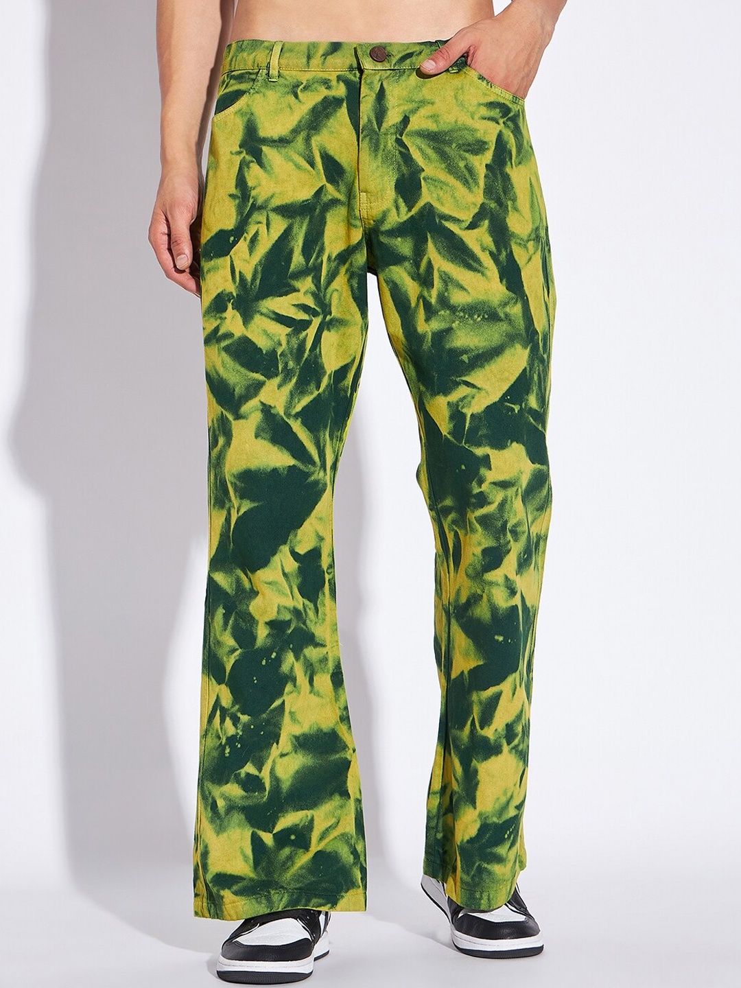 FUGAZEE Men Yellow & Green Abstract Printed Relaxed Loose Fit Pure Cotton Bootcut Trousers
FUGAZEE Men Yellow & Green Abstract Printed Relaxed Loose Fit Pure Cotton Bootcut Trousers