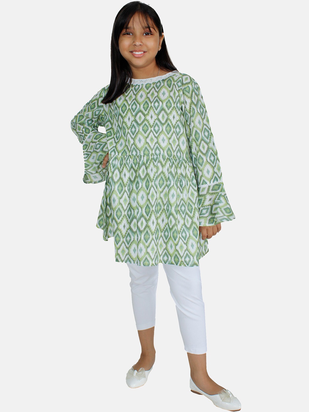 KiddoPanti Girls Round Neck Ethnic Motifs Printed Pure Cotton Kurta & Leggings, Green
KiddoPanti Girls Round Neck Ethnic Motifs Printed Pure Cotton Kurta & Leggings, Green