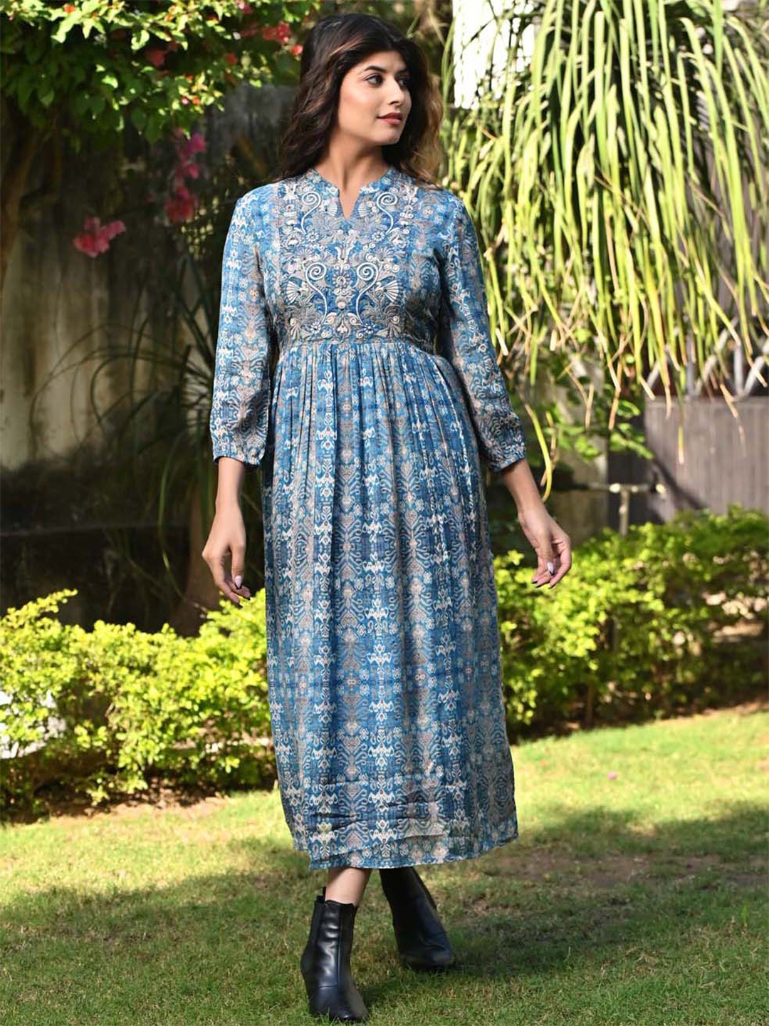 Meena Bazaar Ethnic Motifs Printed Mandarin Collar Embroidered Fit & Flare Dress, Blue
Meena Bazaar Ethnic Motifs Printed Mandarin Collar Embroidered Fit & Flare Dress, Blue