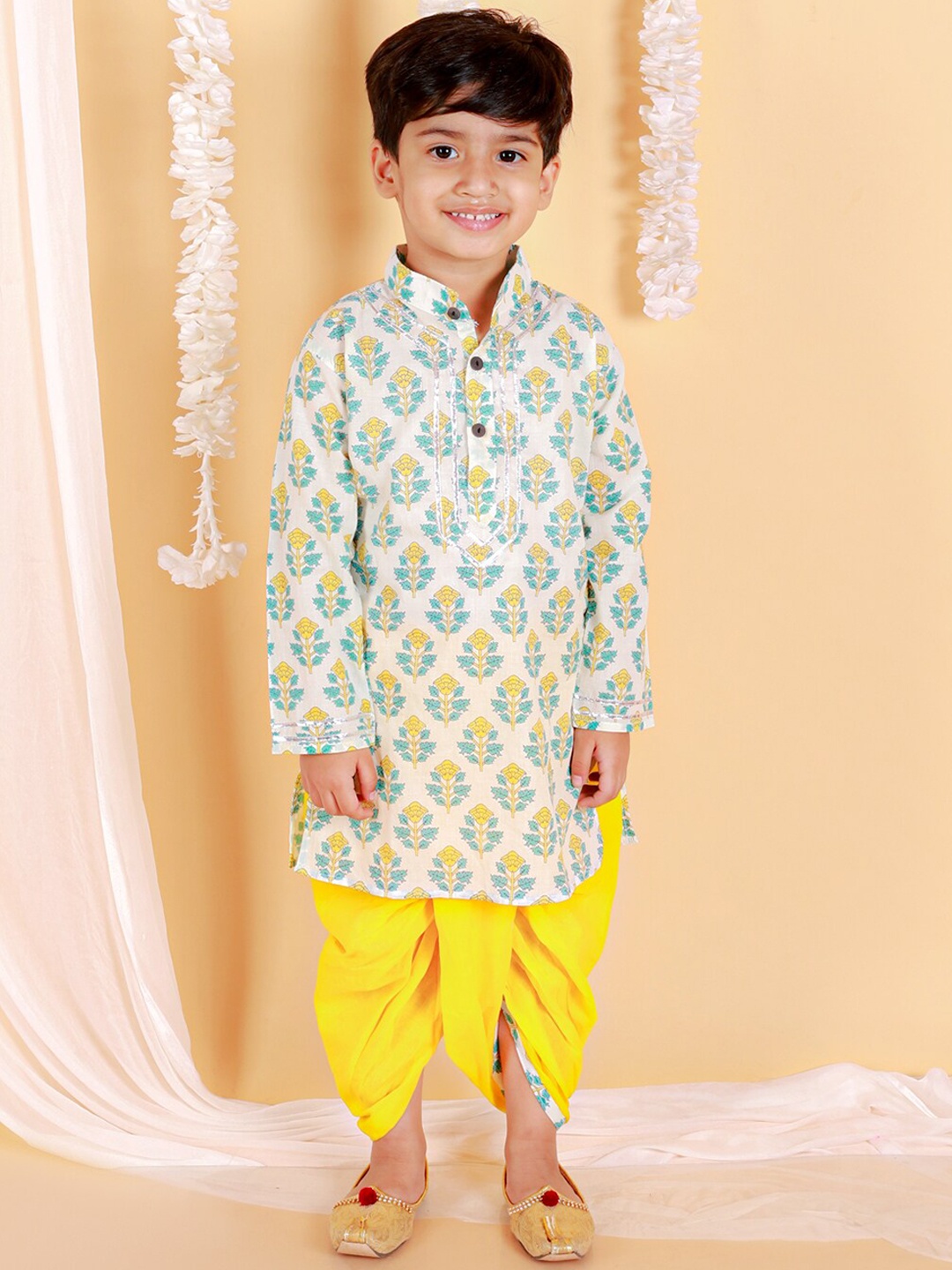 The Mom Store Boys Mandarin Collar Floral Printed Regular Pure Cotton Kurta with Dhoti, White
The Mom Store Boys Mandarin Collar Floral Printed Regular Pure Cotton Kurta with Dhoti, White