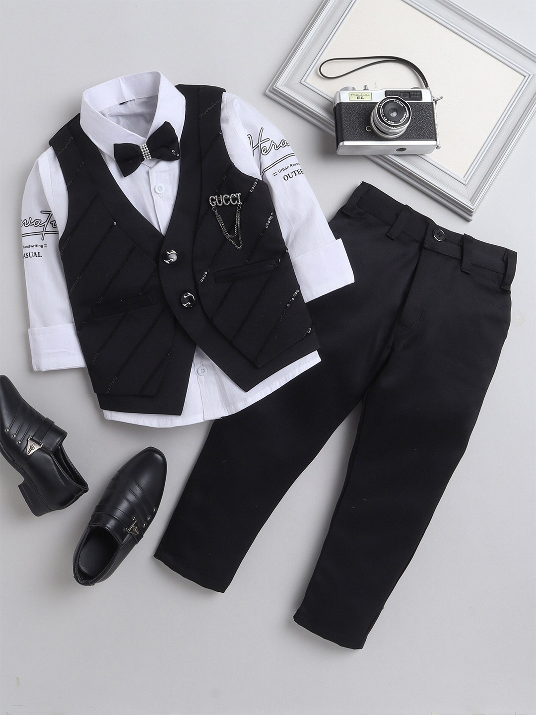 DKGF FASHION Boys Self-Design Single Breasted Party 3-Piece Suits With Bow Tie, Black
DKGF FASHION Boys Self-Design Single Breasted Party 3-Piece Suits With Bow Tie, Black