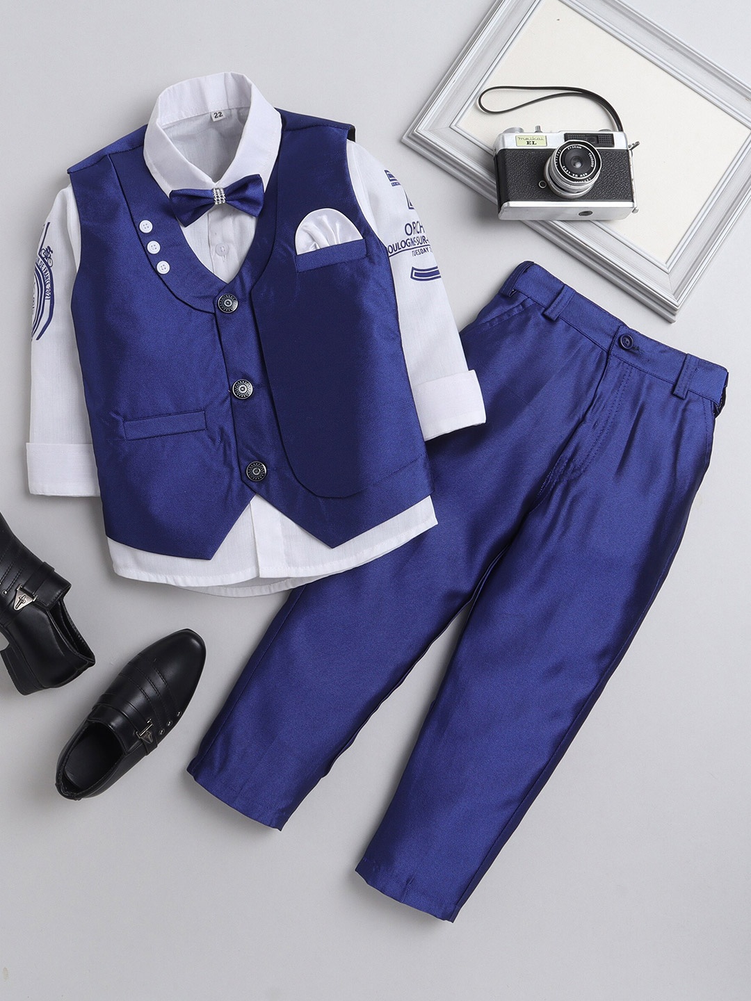 DKGF FASHION Boys Self-Design Single Breasted Party 3-Piece Suits With Bow Tie, Blue
DKGF FASHION Boys Self-Design Single Breasted Party 3-Piece Suits With Bow Tie, Blue