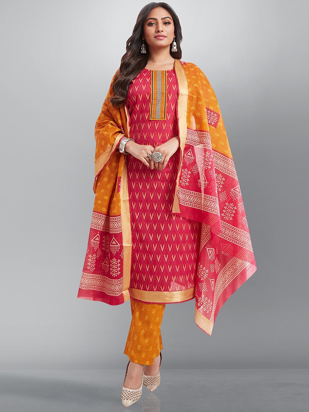Jevi Prints Ethnic Motifs Printed Pure Cotton Straight Kurta with Trousers & Dupatta, Red
Jevi Prints Ethnic Motifs Printed Pure Cotton Straight Kurta with Trousers & Dupatta, Red