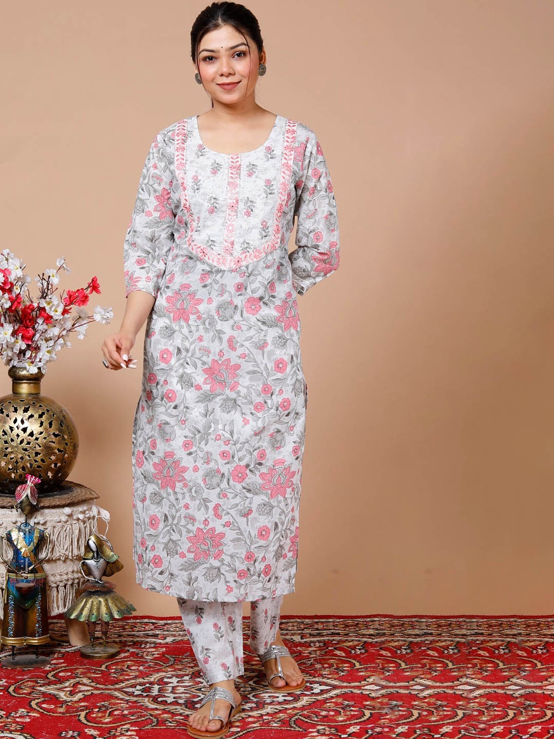 Swasti Floral Printed Regular Thread Work Pure Cotton Kurta With Trousers & Dupatta, Grey
Swasti Floral Printed Regular Thread Work Pure Cotton Kurta With Trousers & Dupatta, Grey