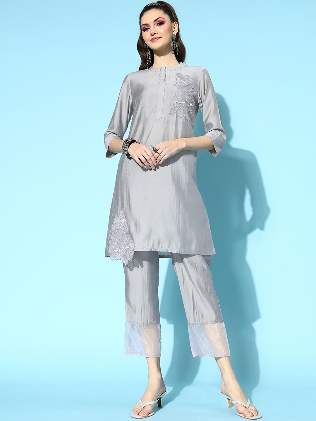 Indo Era Floral Embroidered Regular Patchwork Chanderi Cotton Kurta with Trousers, Grey
Indo Era Floral Embroidered Regular Patchwork Chanderi Cotton Kurta with Trousers, Grey