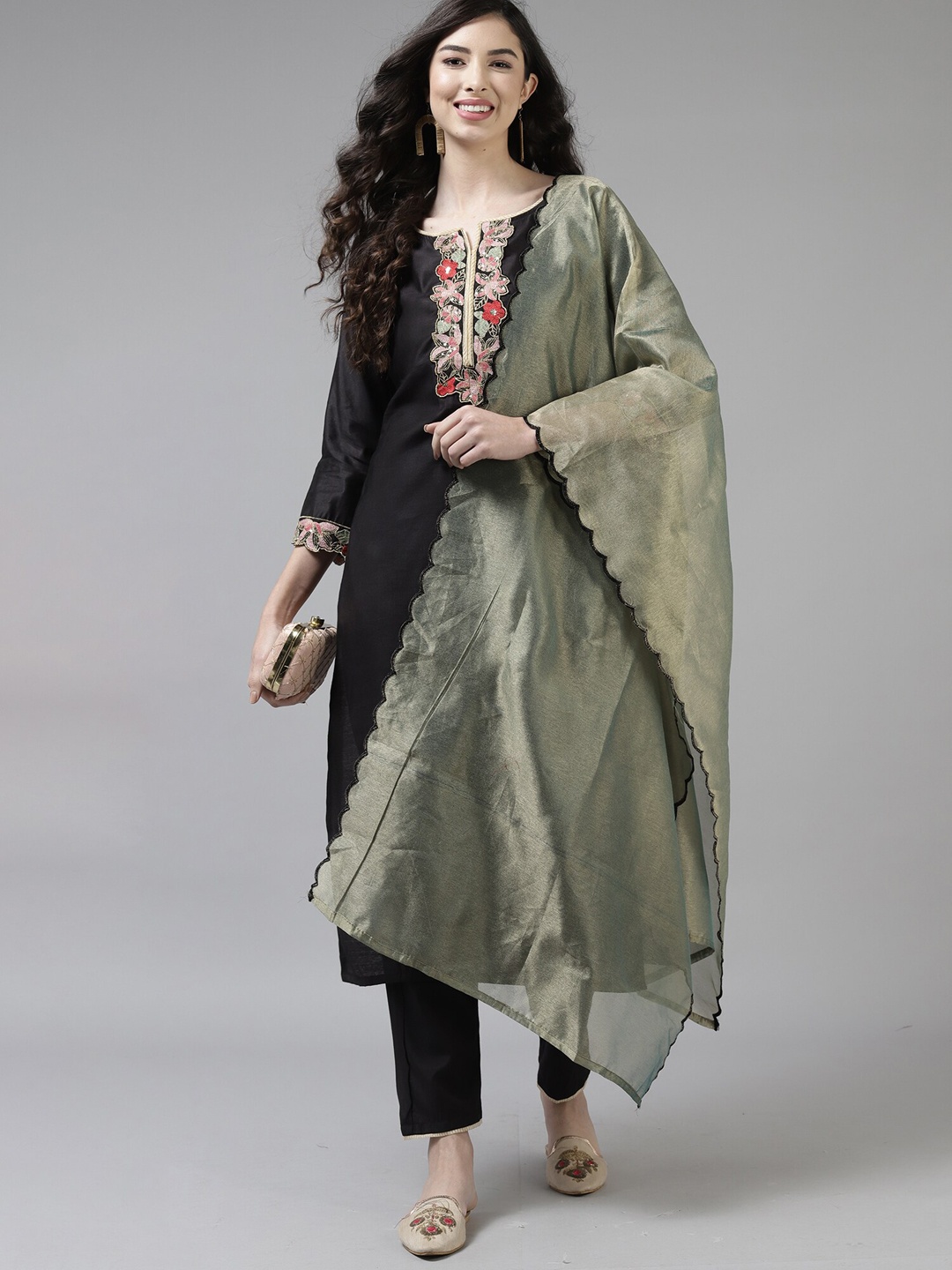 Indo Era Floral Embroidered Regular Sequinned Liva Kurta with Trousers & With Dupatta, Black
Indo Era Floral Embroidered Regular Sequinned Liva Kurta with Trousers & With Dupatta, Black