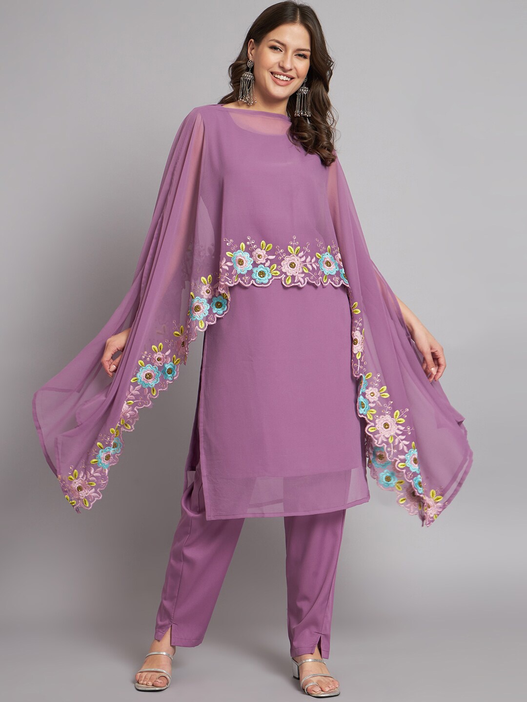 BLACK SCISSOR Floral Sequinned Embroidered Regular Kurta With Trousers & Cape Dupatta, Purple
BLACK SCISSOR Floral Sequinned Embroidered Regular Kurta With Trousers & Cape Dupatta, Purple