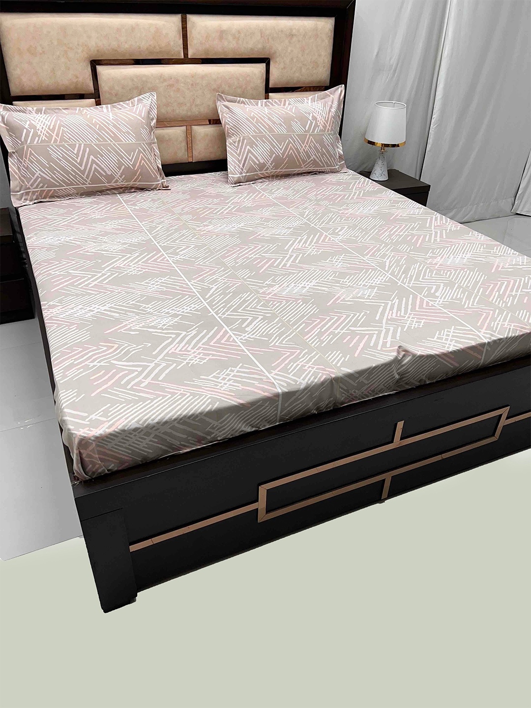 Pure Decor Leisure Fur Brown Geometric Polycotton 300 TC King Bedsheet & 2 Pillow Covers
Pure Decor Leisure Fur Brown Geometric Polycotton 300 TC King Bedsheet & 2 Pillow Covers