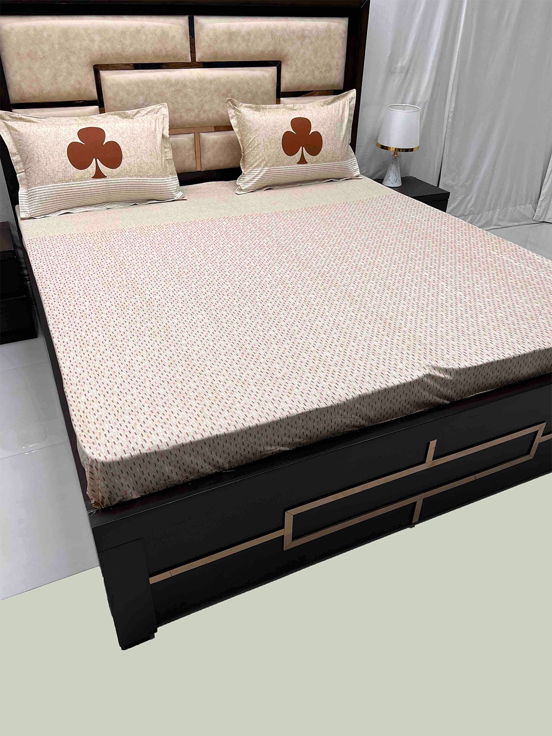 Pure Decor Peach-Coloured Printed Pure Cotton 400 TC King Bedsheet With 2 Pillow Covers
Pure Decor Peach-Coloured Printed Pure Cotton 400 TC King Bedsheet With 2 Pillow Covers
