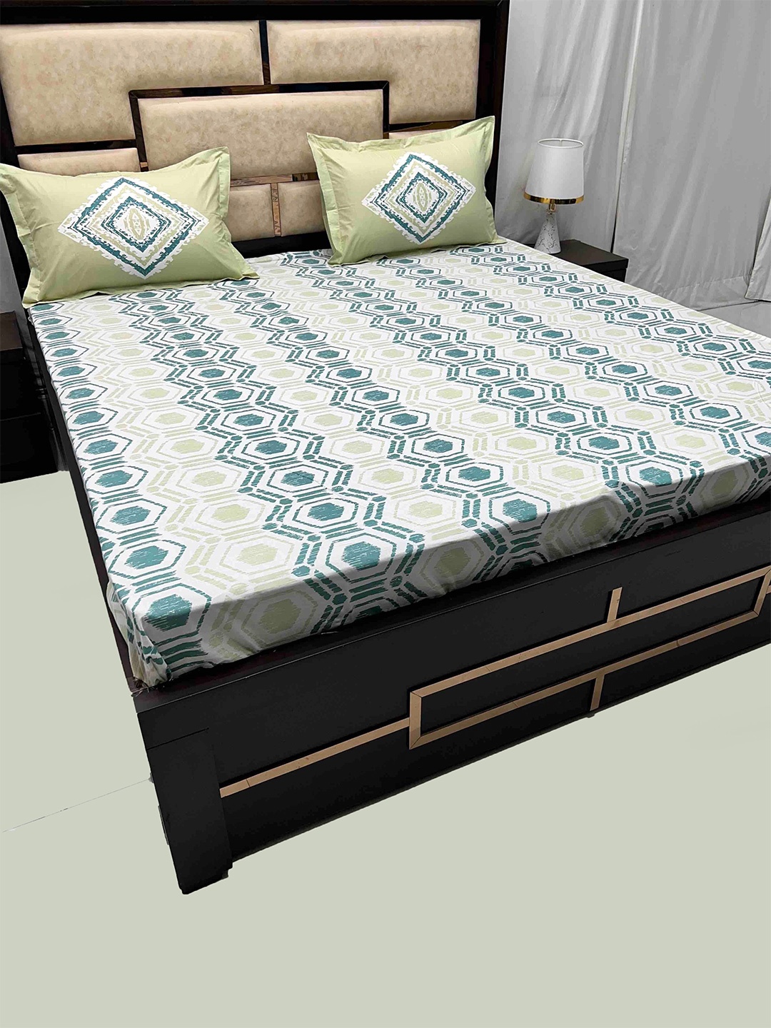 Pure Decor Lifestyle White Geometric Pure Cotton 400 TC King Bedsheet with 2 Pillow Covers
Pure Decor Lifestyle White Geometric Pure Cotton 400 TC King Bedsheet with 2 Pillow Covers