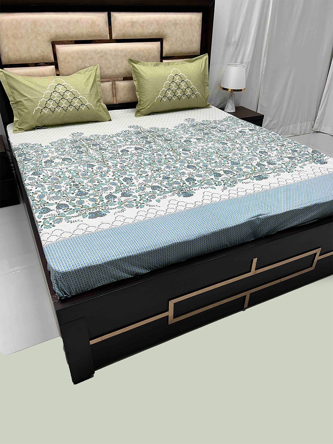 Pure Decor Lifestyle White & Blue Floral Cotton 400 TC King Bedsheet With 2 Pillow Covers
Pure Decor Lifestyle White & Blue Floral Cotton 400 TC King Bedsheet With 2 Pillow Covers