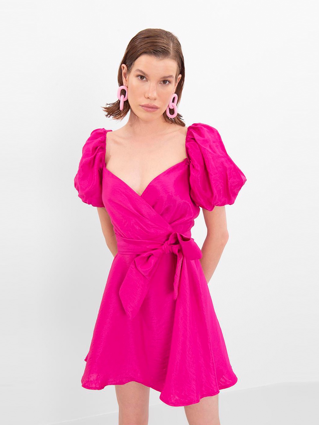 PRET A TUER Sweetheart Neck Puff Sleeves Tie Ups Deatil Fit & Flare Mini Dress, Pink
PRET A TUER Sweetheart Neck Puff Sleeves Tie Ups Deatil Fit & Flare Mini Dress, Pink