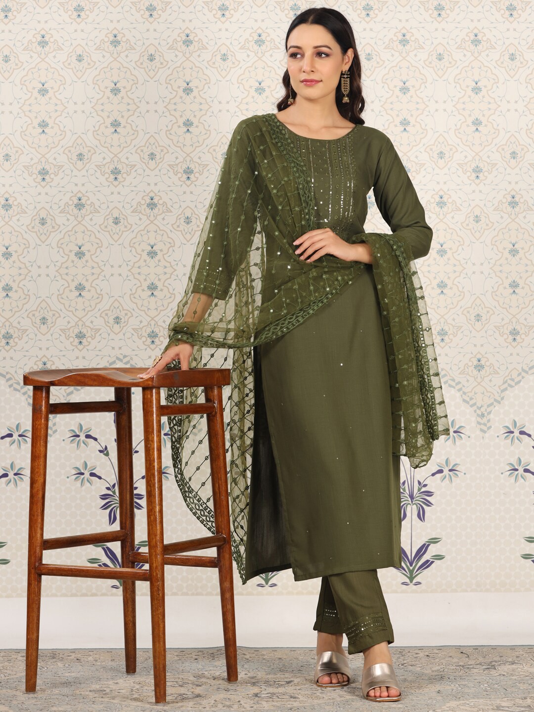Ode by House of Pataudi Floral Embroidered Sequinned Kurta With Trousers & Dupatta, Olive
Ode by House of Pataudi Floral Embroidered Sequinned Kurta With Trousers & Dupatta, Olive