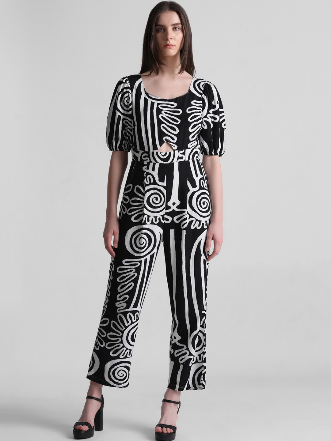 ONLY Abstract Printed Sweetheart Neck Puff Sleeves Basic Jumpsuit With Cut Outs, Black
ONLY Abstract Printed Sweetheart Neck Puff Sleeves Basic Jumpsuit With Cut Outs, Black