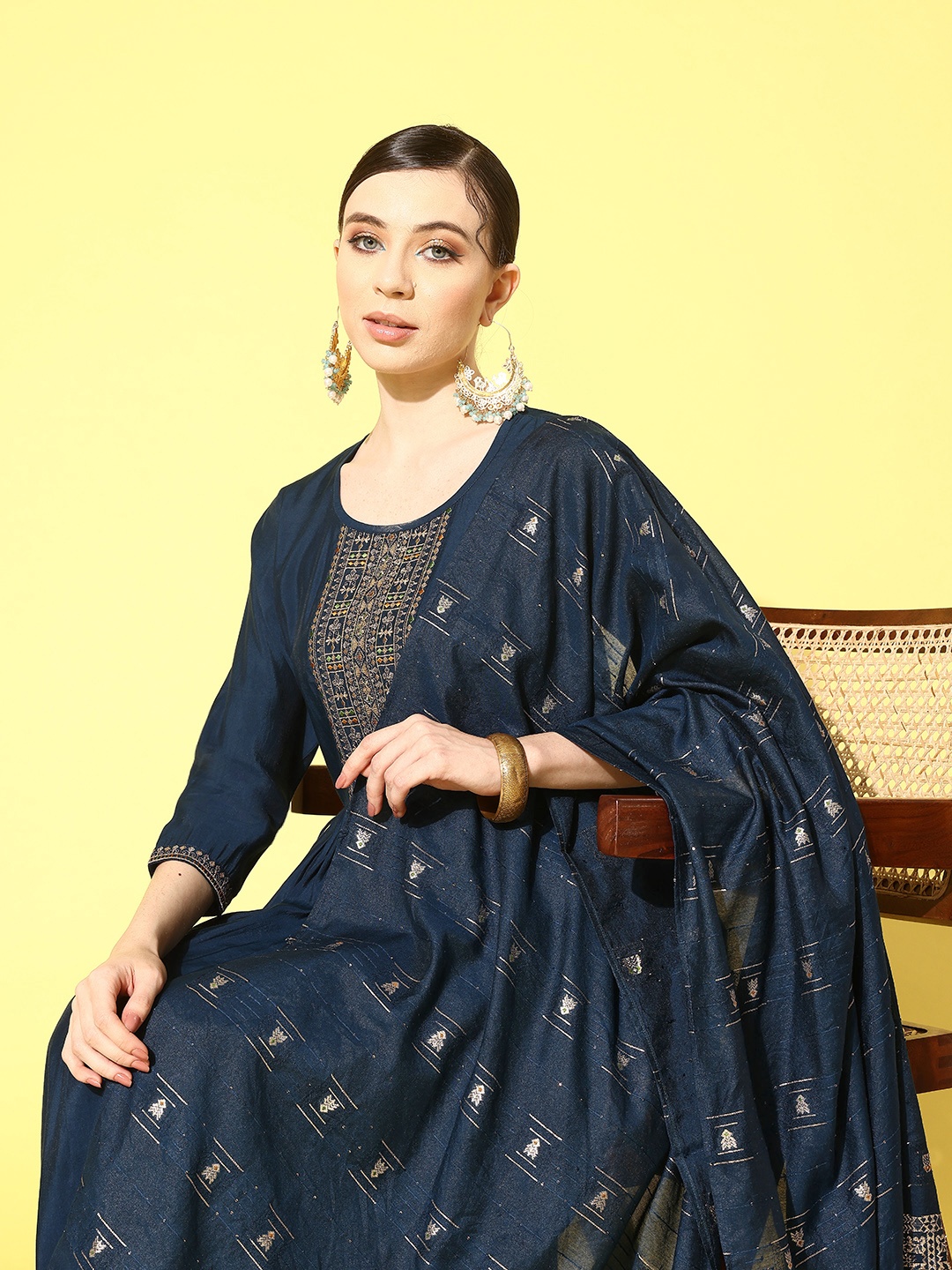 SheWill Women Ethnic Motifs Embroidered Regular Kurta with Trousers & With Dupatta, Blue
SheWill Women Ethnic Motifs Embroidered Regular Kurta with Trousers & With Dupatta, Blue