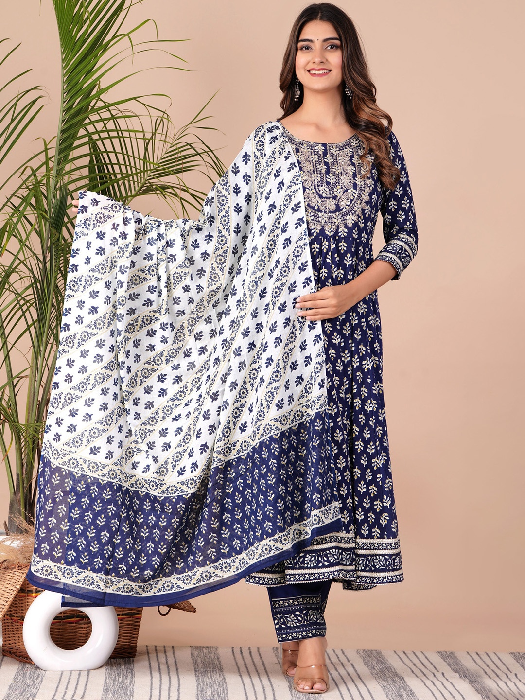 TOULIN Ethnic Motif Printed Thread Work A-Line Kurta With Trousers & Dupatta, Navy blue
TOULIN Ethnic Motif Printed Thread Work A-Line Kurta With Trousers & Dupatta, Navy blue