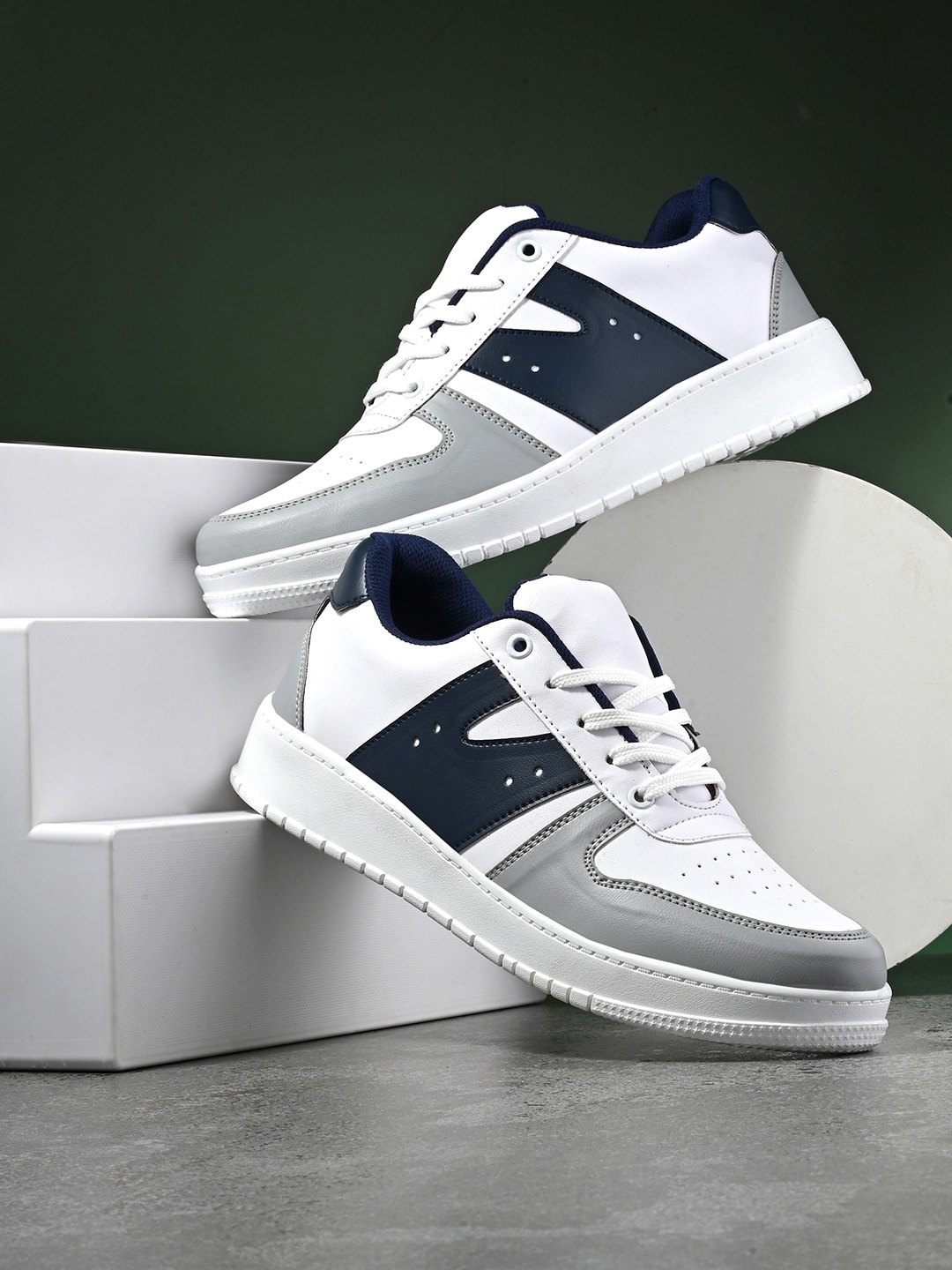 Roadster Men White & Navy Blue Colorblocked Lightweight Comfort Insole Basics Sneakers
Roadster Men White & Navy Blue Colorblocked Lightweight Comfort Insole Basics Sneakers