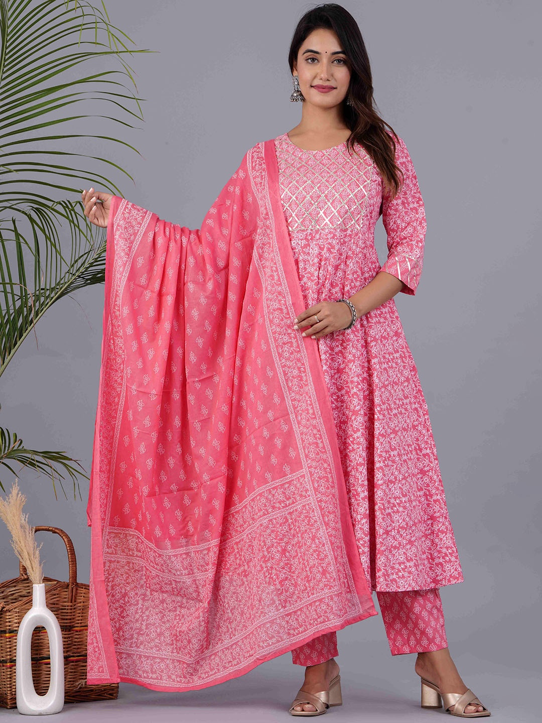 PARCHHAI Floral Printed Gotta Patti Anarkali Kurta with Trousers & With Dupatta, Pink
PARCHHAI Floral Printed Gotta Patti Anarkali Kurta with Trousers & With Dupatta, Pink