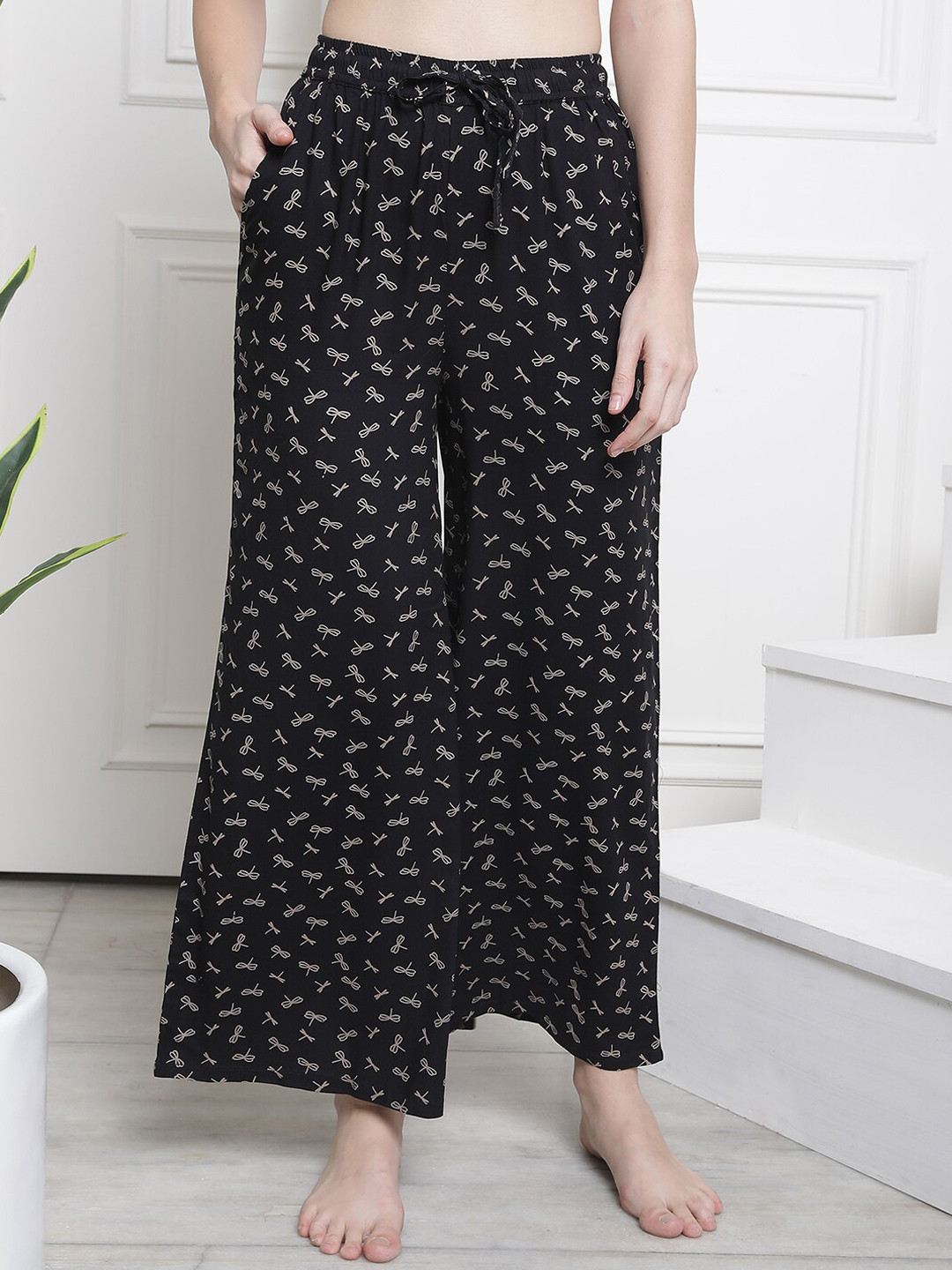 Claura Black & White Printed Flared Cotton Lounge Pants
Claura Black & White Printed Flared Cotton Lounge Pants