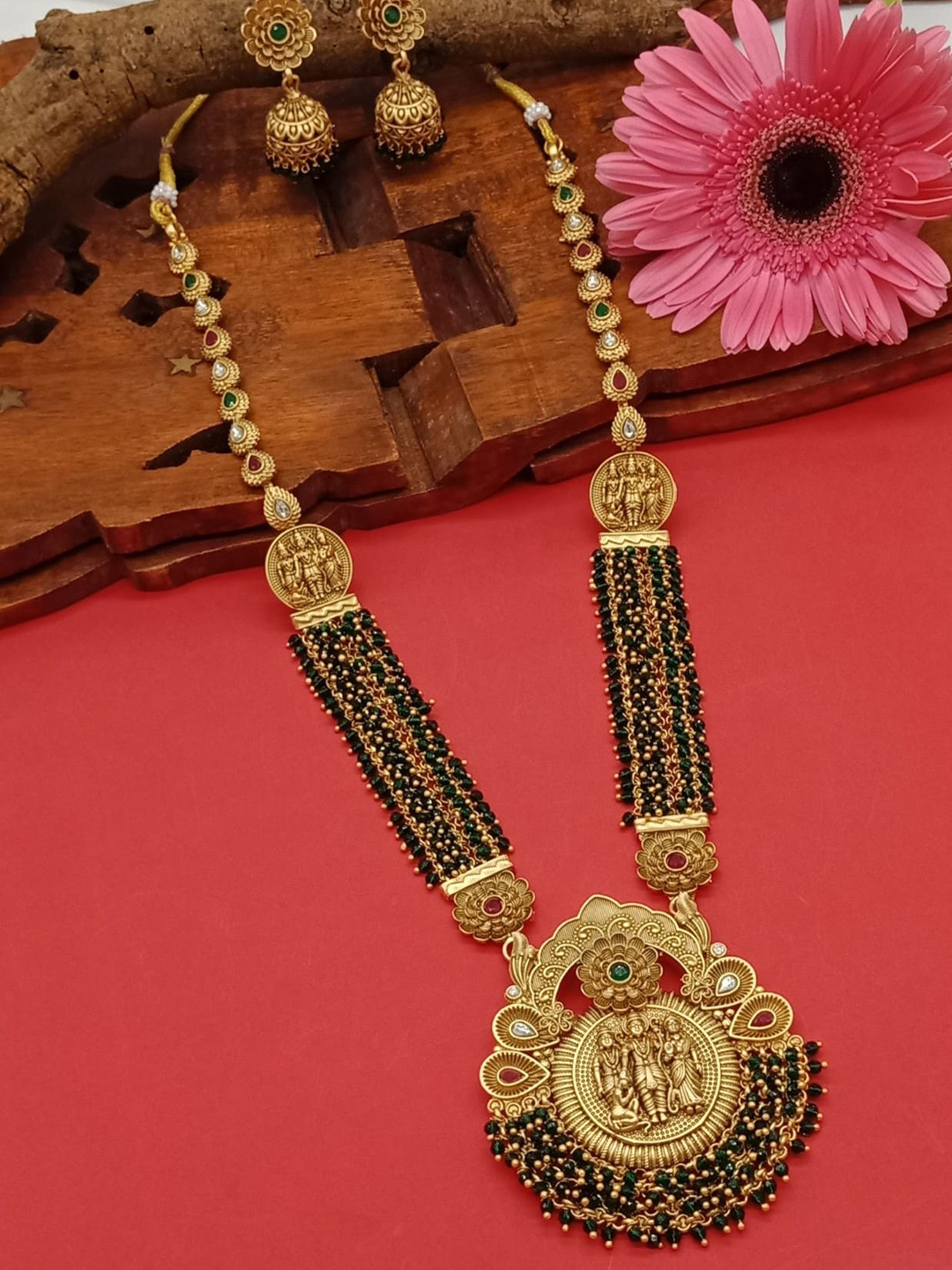 AASHISH IMITATION Copper-Plated Kundan-Studded & Beaded Jewellery Set
AASHISH IMITATION Copper-Plated Kundan-Studded & Beaded Jewellery Set