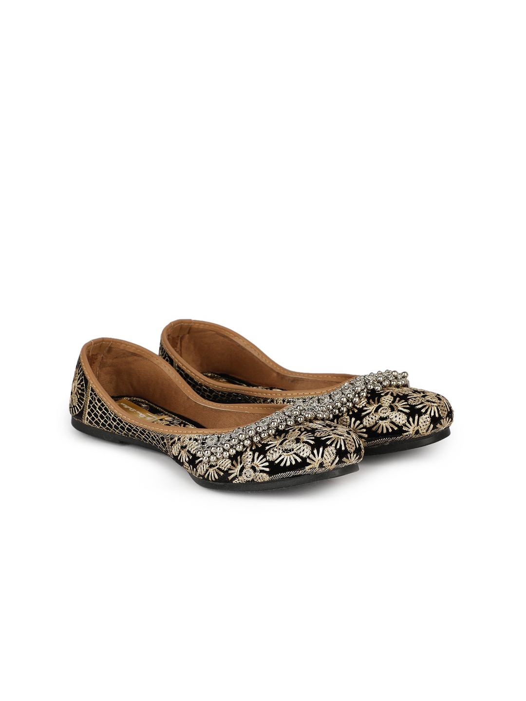 The Desi Dulhan Embroidered Ethnic Mojaris, Black 
The Desi Dulhan Embroidered Ethnic Mojaris, Black