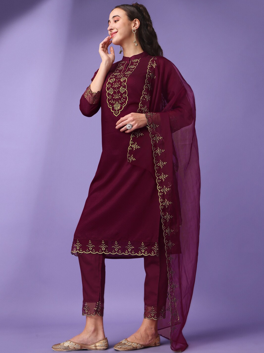 Navlik Floral Embroidered Regular Thread Work Kurta With Trousers & With Dupatta, Maroon
Navlik Floral Embroidered Regular Thread Work Kurta With Trousers & With Dupatta, Maroon