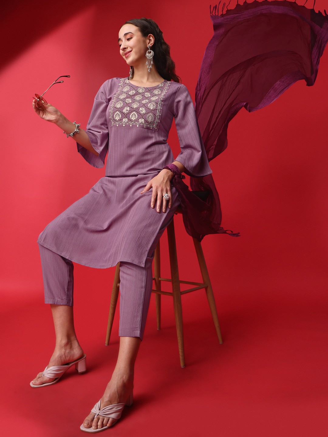 Navlik Ethnic Motifs Embroidered Regular Thread Work Kurta & Trousers With Dupatta, Purple
Navlik Ethnic Motifs Embroidered Regular Thread Work Kurta & Trousers With Dupatta, Purple